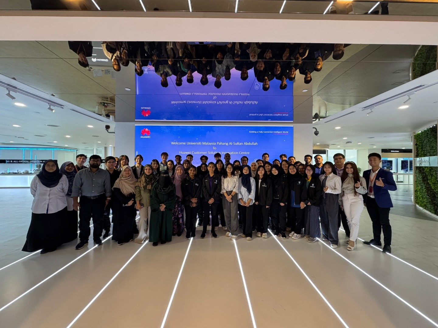 Industrial Visit to Huawei Innovation Experience Centre (CISC) in Malaysia Inspires UMPSA FK Students