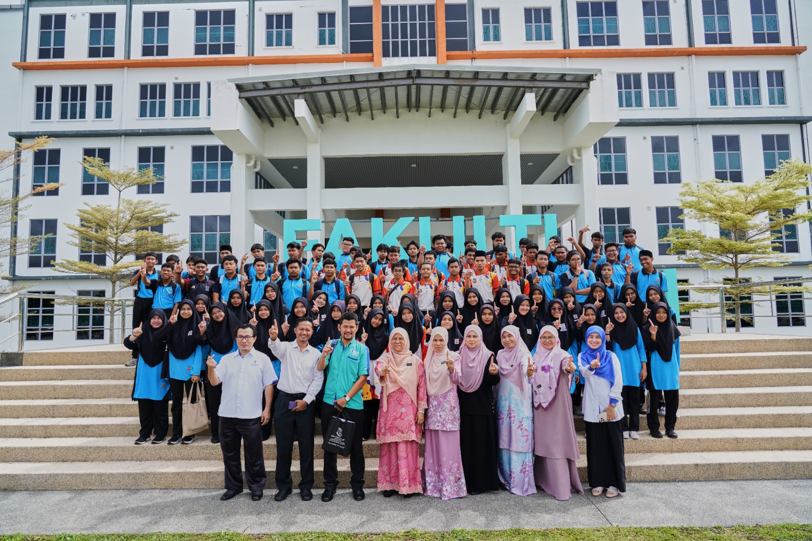 Lawatan SMK Peramu Jaya ke UMPSA Berjaya Cetus Minat Belajar Bidang Komputeran