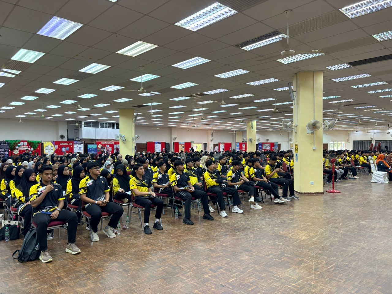 Penganjuran Program Fakulti@Institusi oleh Fakulti Komputeran dan Pusat Sains Matematik UMPSA di Kolej Matrikulasi Pahang