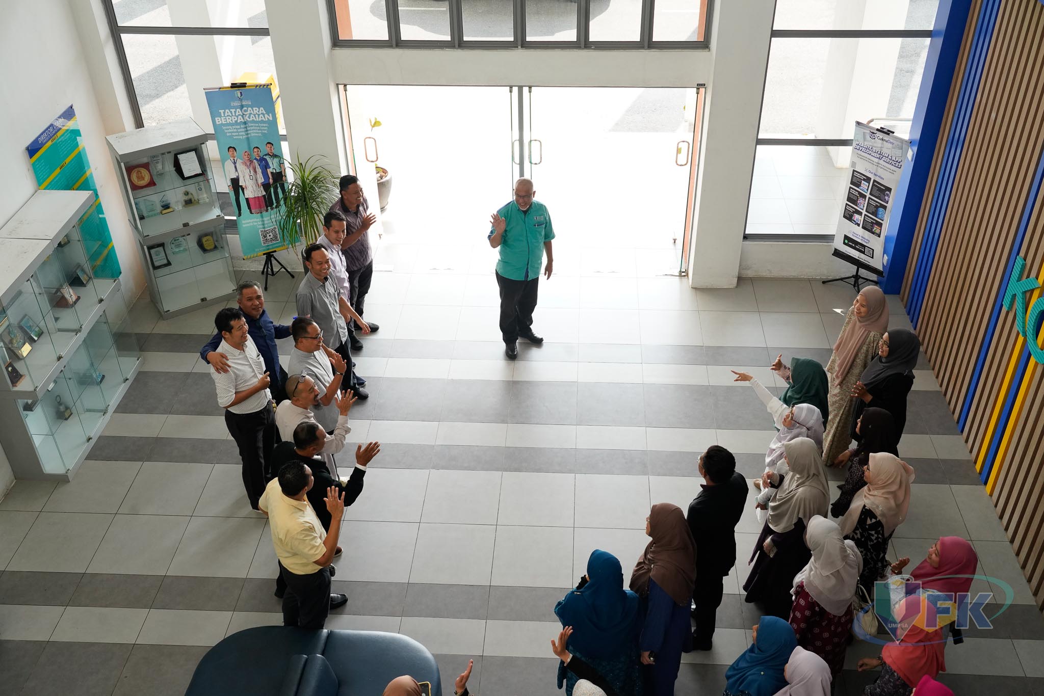 Majlis Persaraan Prof. Madya Ts. Dr. Adzhar Kamaludin Berlangsung Ringkas Namun Meriah
