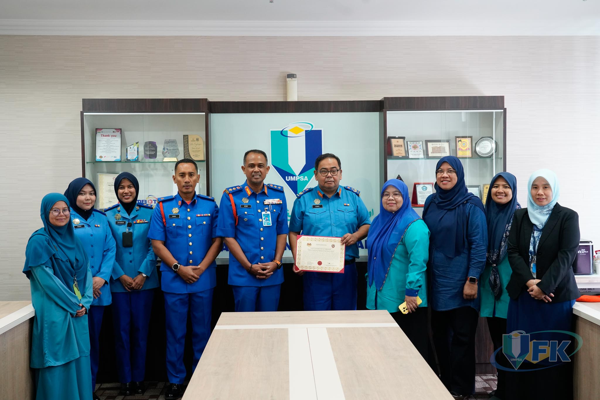 Kunjungan Hormat dan Penyerahan Watikah Penyelarasan Pangkat Komandan KOR SISPA UMPSA Kukuhkan Kerjasama Strategik APM-UMPSA