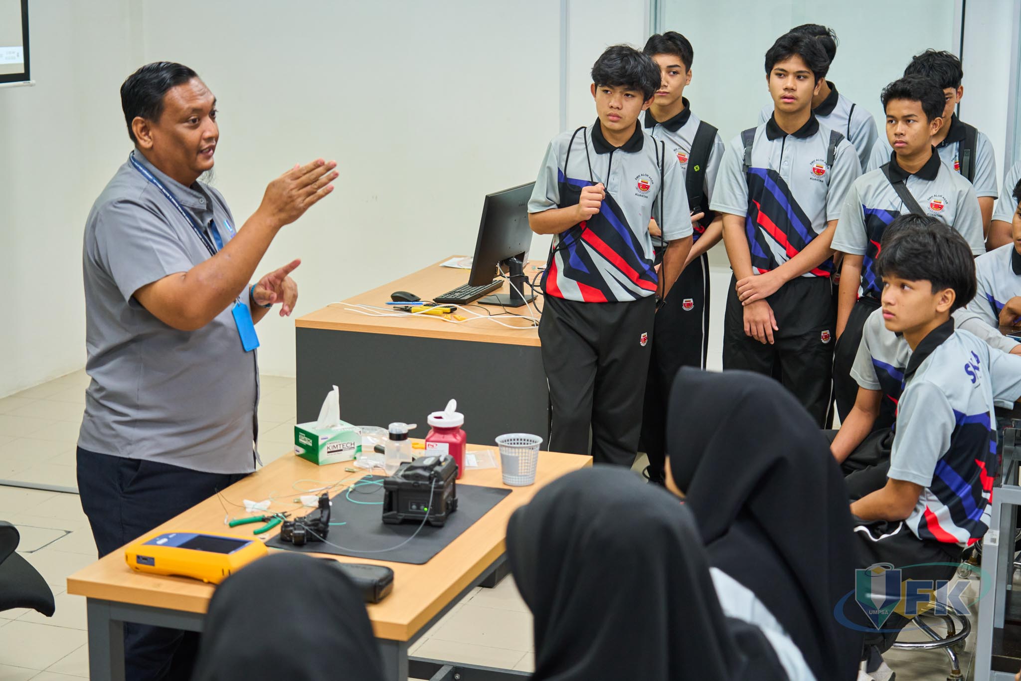 SMK Alor Akar Adakan Lawatan Akademik dan Sambil Belajar ke FK, UMPSA