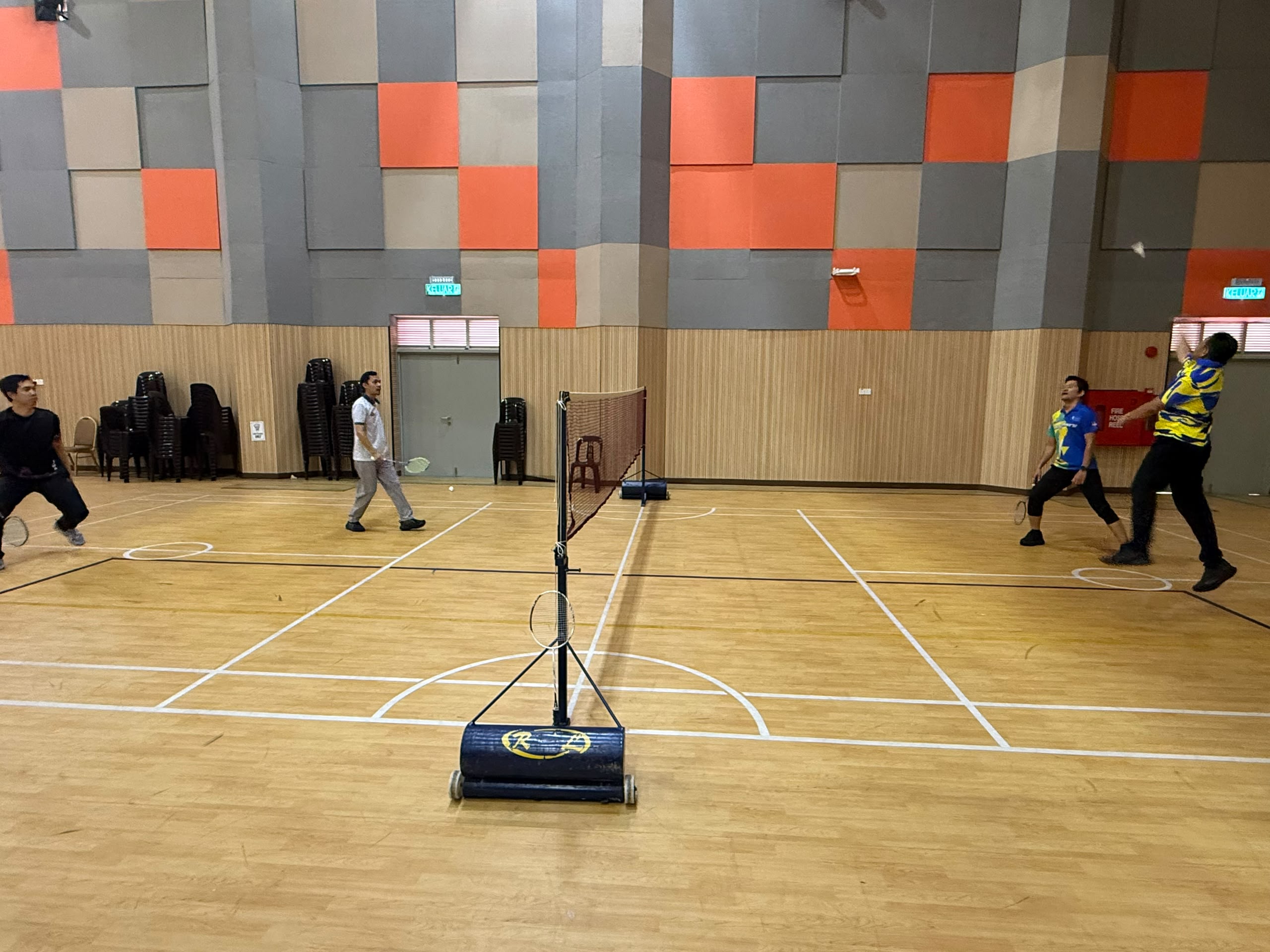 Warga Fakulti Komputeran Sertai Aktiviti Gaya Hidup Sihat Melalui Sukan Badminton
