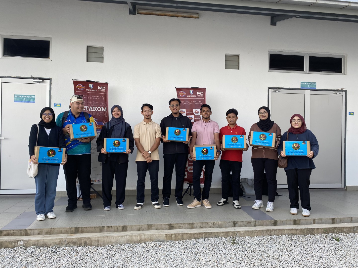PETAKOM UMPSA Edar Pek Tuala Wanita Kepada 2,000 Pelajar Wanita UMPSA : Sokongan Kesihatan dan Kesejahteraan Yang Baik (SDG 3)